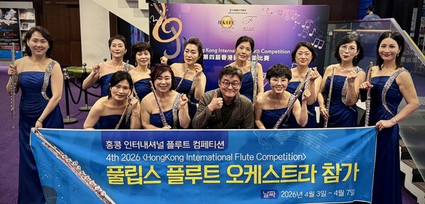 이상란 단원, 박하실 단장, 박해성 지휘자, 이진선 회계(앞줄 좌로부터)김지영, 강은경, 김순옥, 양정님, 김성미, 이은희, 박연향, 김영은(뒷줄 좌로부터)